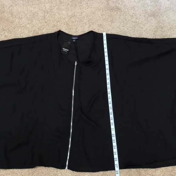 NWT! Torrid black zip front S/S blouse . - Picture 6 of 9